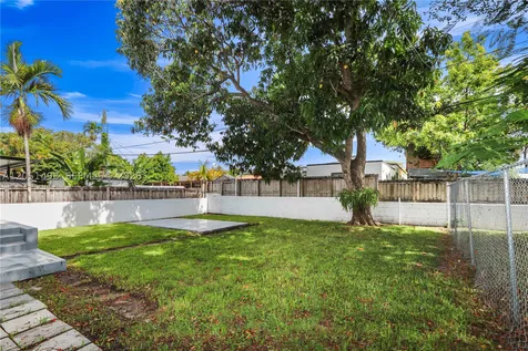 3171 NW 17th Street Miami FL 33125