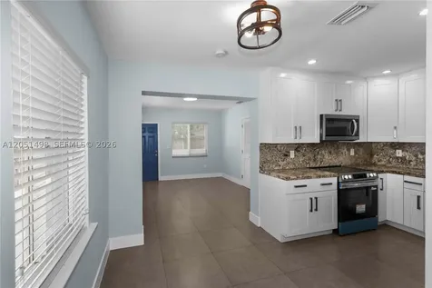 3171 NW 17th Street Miami FL 33125