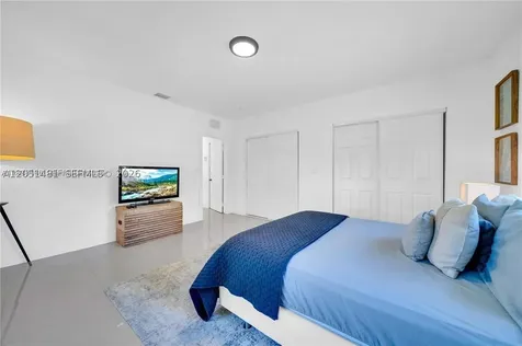 555 NE 127th Street North Miami FL 33161