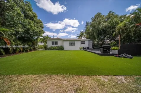 555 NE 127th Street North Miami FL 33161