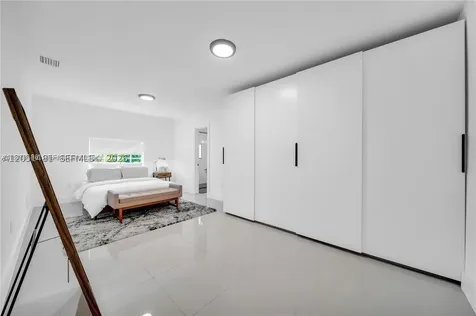555 NE 127th Street North Miami FL 33161