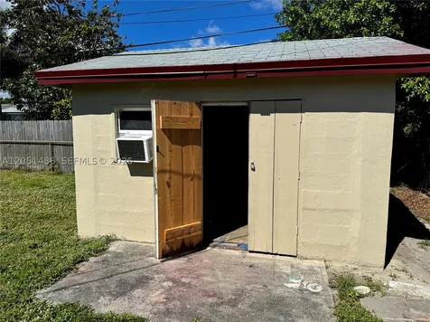3421 SW 32nd Court West Park FL 33023
