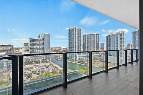 68 SE 6th Street Miami FL 33131