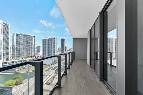 68 SE 6th Street Miami FL 33131