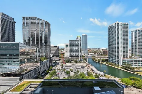 68 SE 6th Street Miami FL 33131