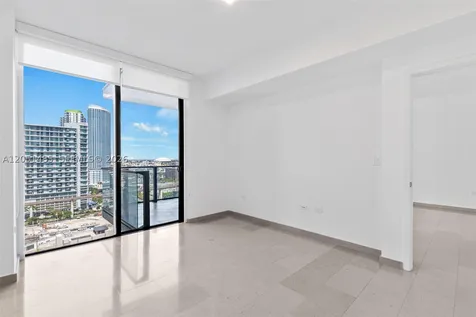 68 SE 6th Street Miami FL 33131