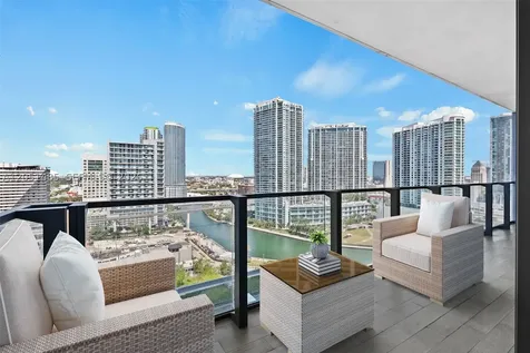 68 SE 6th Street Miami FL 33131