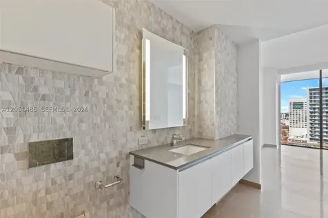 68 SE 6th Street Miami FL 33131