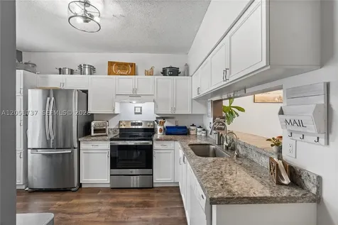 9928 NW 57th Manor Coral Springs FL 33076