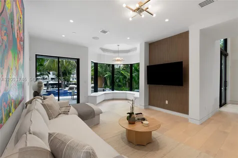 4442 Prairie Avenue Miami Beach FL 33140