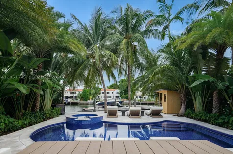 4442 Prairie Avenue Miami Beach FL 33140