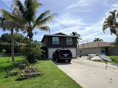 125 4th Street Naples FL 34113