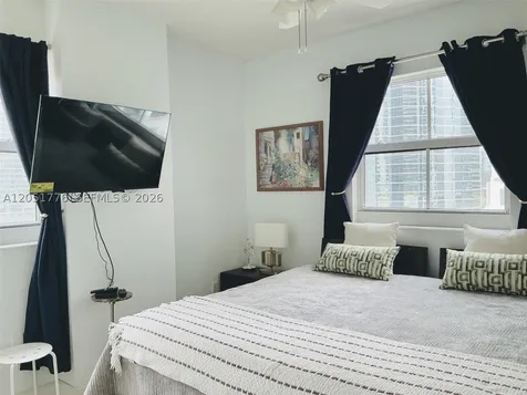 185 SE 14th Terrace Miami FL 33131