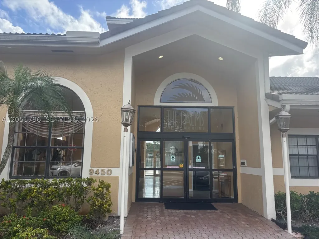 323 E Palm Circle E Pembroke Pines FL 33025