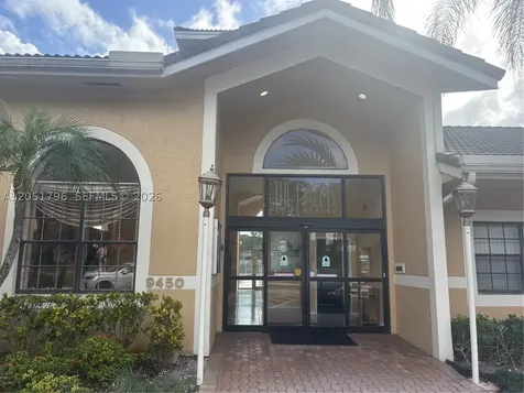 323 E Palm Circle E Pembroke Pines FL 33025