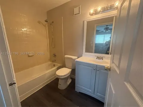 323 E Palm Circle E Pembroke Pines FL 33025