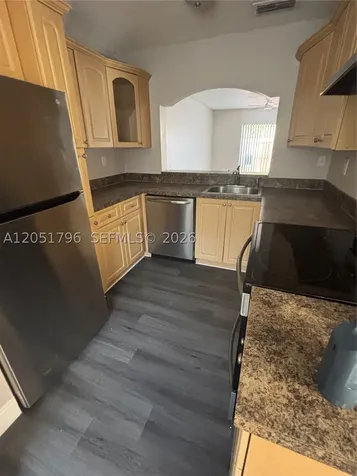 323 E Palm Circle E Pembroke Pines FL 33025