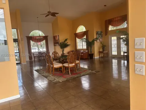 323 E Palm Circle E Pembroke Pines FL 33025