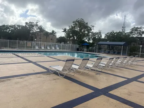323 E Palm Circle E Pembroke Pines FL 33025