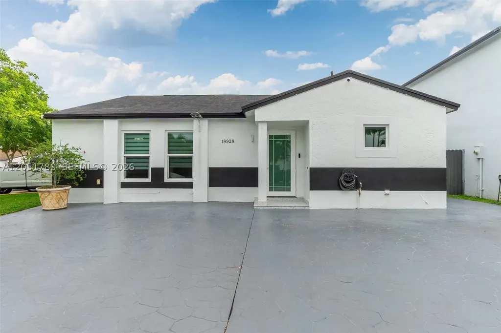 18928 NW 63rd Ct Circle Hialeah FL 33015