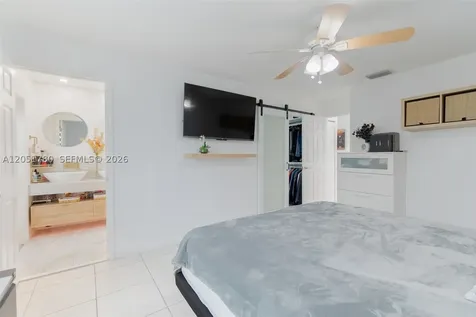 18928 NW 63rd Ct Circle Hialeah FL 33015