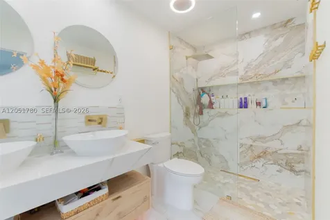 18928 NW 63rd Ct Circle Hialeah FL 33015