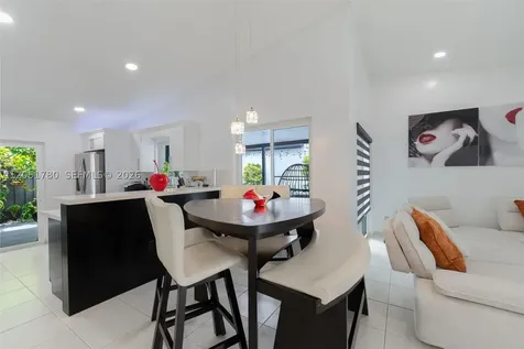 18928 NW 63rd Ct Circle Hialeah FL 33015