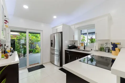 18928 NW 63rd Ct Circle Hialeah FL 33015