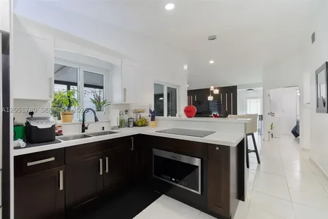 18928 NW 63rd Ct Circle Hialeah FL 33015