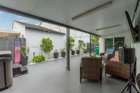 18928 NW 63rd Ct Circle Hialeah FL 33015