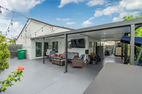 18928 NW 63rd Ct Circle Hialeah FL 33015