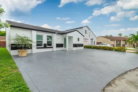 18928 NW 63rd Ct Circle Hialeah FL 33015