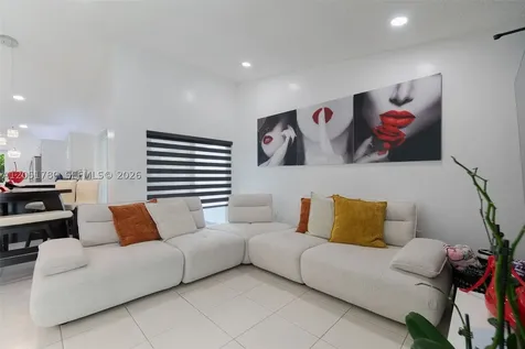 18928 NW 63rd Ct Circle Hialeah FL 33015
