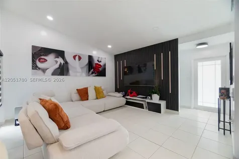 18928 NW 63rd Ct Circle Hialeah FL 33015