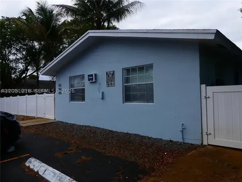 163 NW 40th Street Oakland Park FL 33309