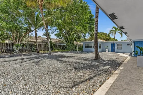 163 NW 40th Street Oakland Park FL 33309
