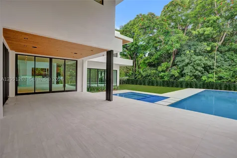 4640 Sunset Drive Miami FL 33143