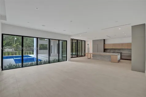4640 Sunset Drive Miami FL 33143