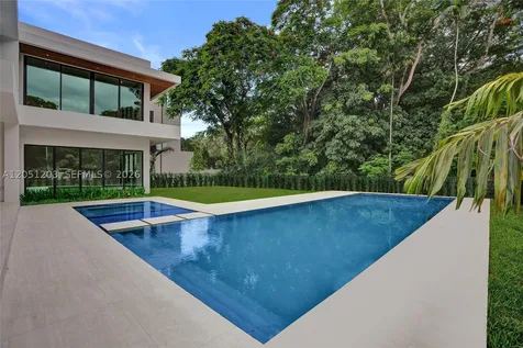 4640 Sunset Drive Miami FL 33143