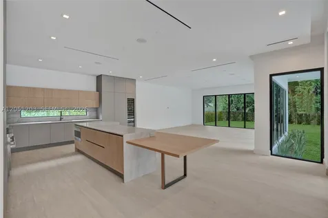 4640 Sunset Drive Miami FL 33143