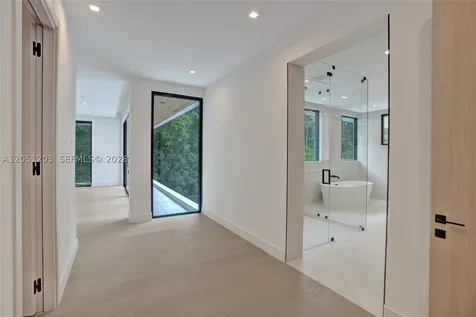 4640 Sunset Drive Miami FL 33143