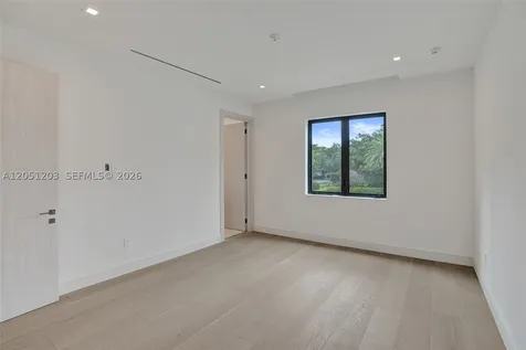 4640 Sunset Drive Miami FL 33143