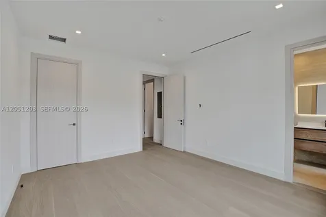 4640 Sunset Drive Miami FL 33143