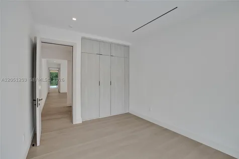 4640 Sunset Drive Miami FL 33143