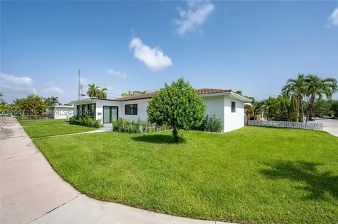 1621 S Treasure Drive North Bay Village FL 33141