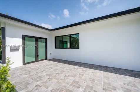 1621 S Treasure Drive North Bay Village FL 33141