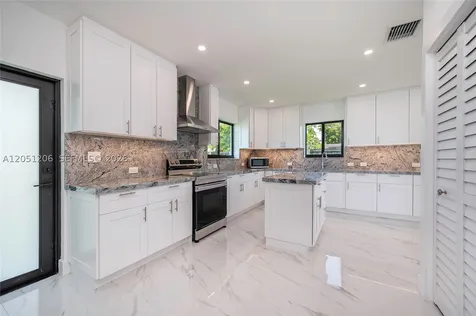 1621 S Treasure Drive North Bay Village FL 33141