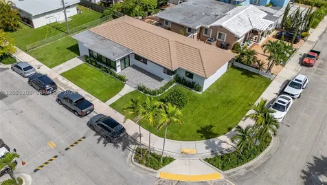 1621 S Treasure Drive North Bay Village FL 33141