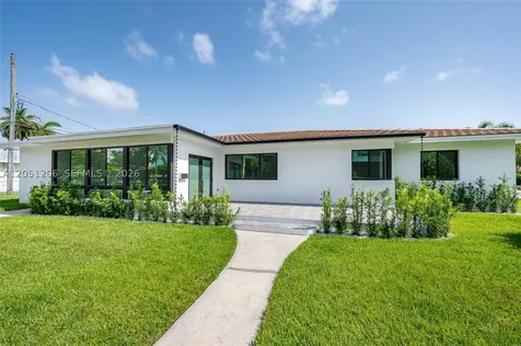 1621 S Treasure Drive North Bay Village FL 33141