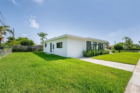 1621 S Treasure Drive North Bay Village FL 33141